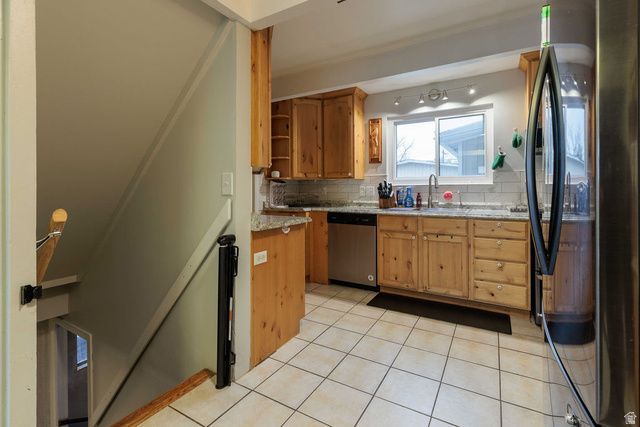 614 W 5TH AVE, Midvale, UT 84047