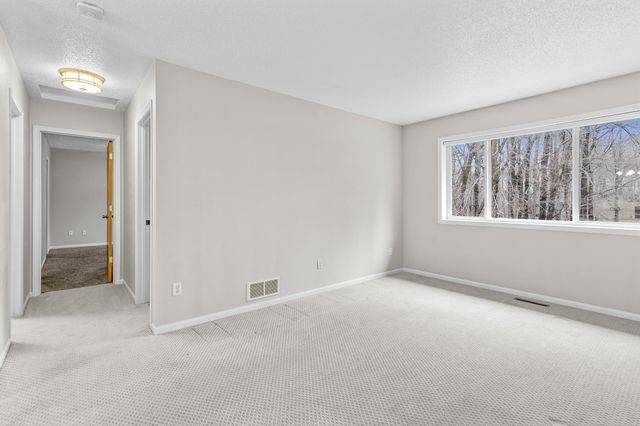 25707 Goldfinch Avenue, Wyoming, MN 55092