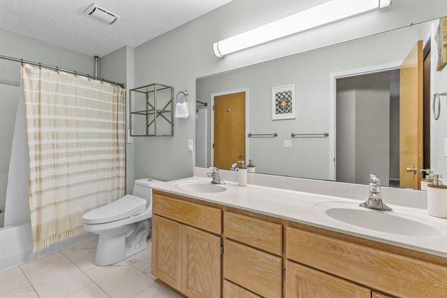 25707 Goldfinch Avenue, Wyoming, MN 55092