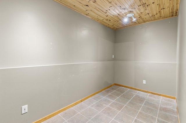 25707 Goldfinch Avenue, Wyoming, MN 55092