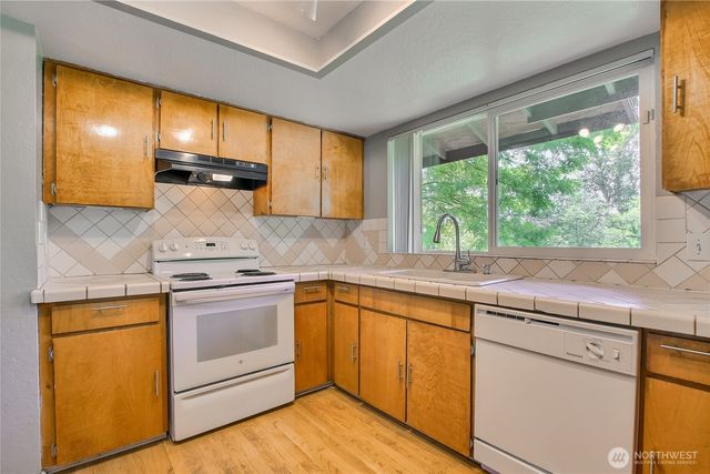 707 Alvord Avenue N, Kent, WA 98031