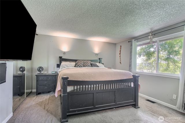 707 Alvord Avenue N, Kent, WA 98031