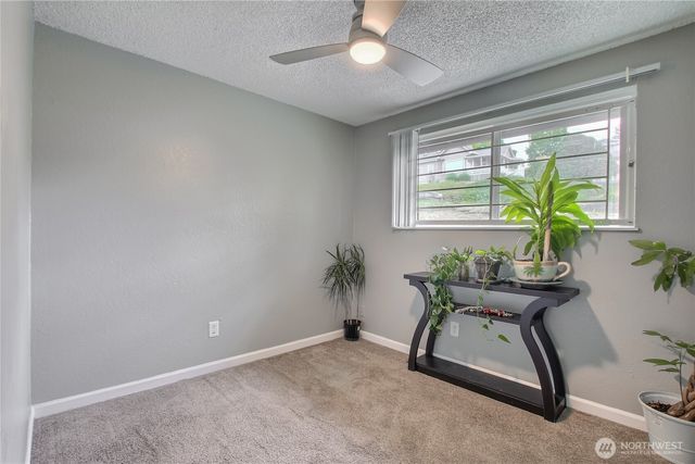 707 Alvord Avenue N, Kent, WA 98031
