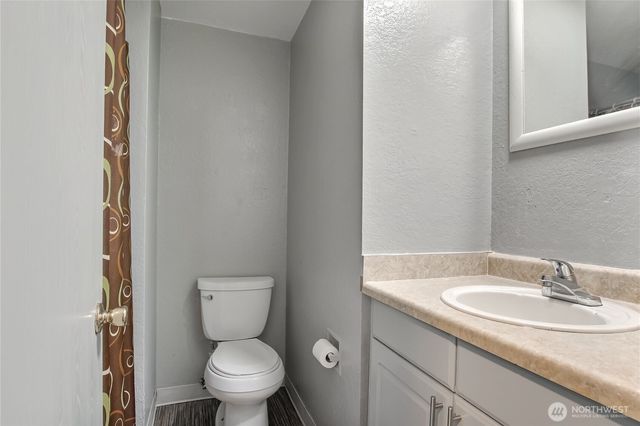 707 Alvord Avenue N, Kent, WA 98031