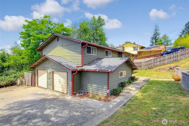 707 Alvord Avenue N, Kent, WA 98031