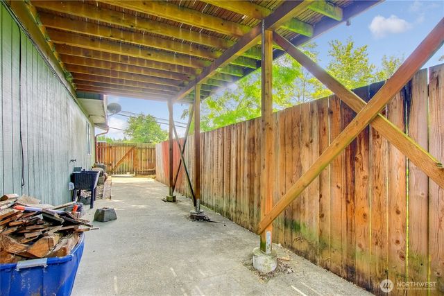 707 Alvord Avenue N, Kent, WA 98031