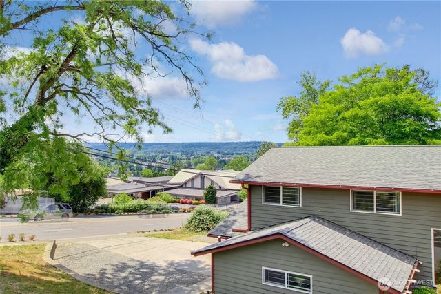 707 Alvord Avenue N, Kent, WA 98031