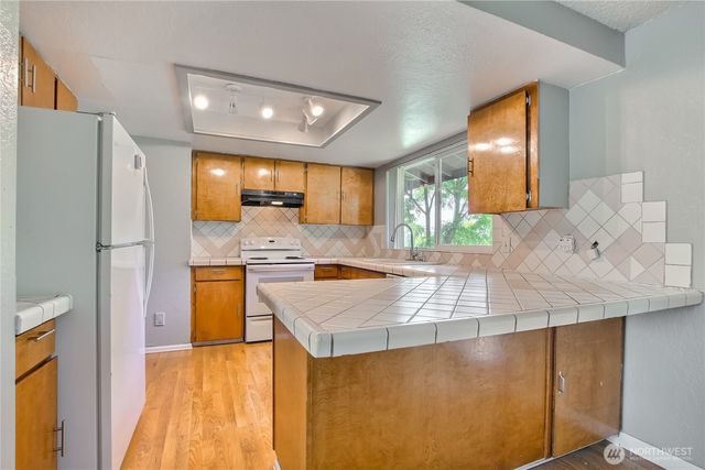 707 Alvord Avenue N, Kent, WA 98031
