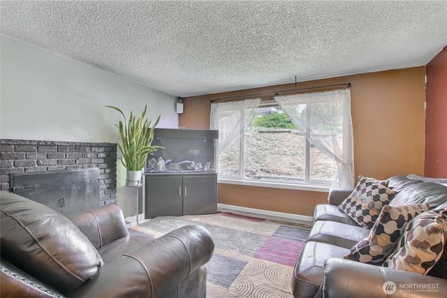 707 Alvord Avenue N, Kent, WA 98031