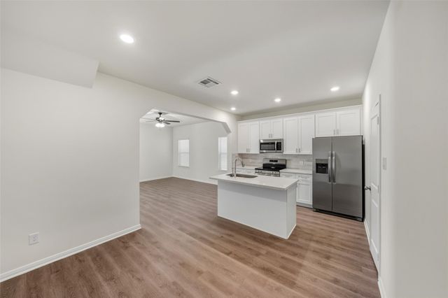 710 W Dallas Street, Conroe, TX 77301