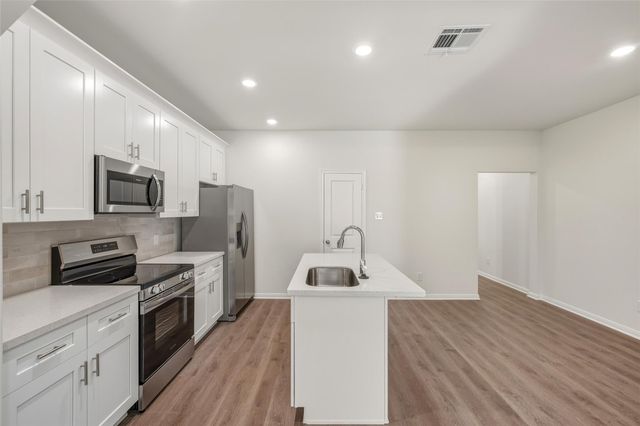 710 W Dallas Street, Conroe, TX 77301