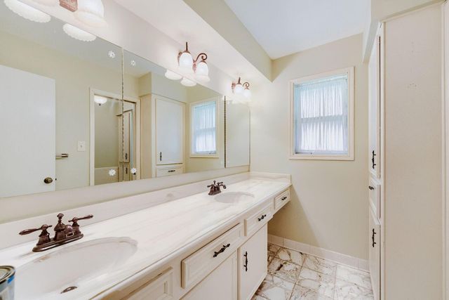 3418 Crow Valley Drive, Missouri City, TX 77459