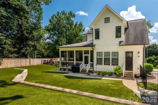 4325 Tangle Drive, Charlotte, NC 28211