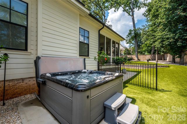 4325 Tangle Drive, Charlotte, NC 28211