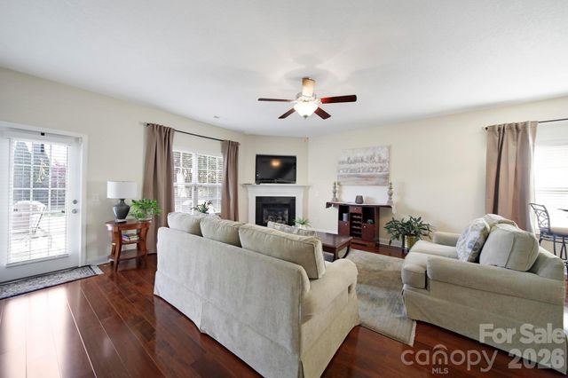 2492 Glyncastle Way, Gastonia, NC 28056