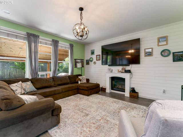 307 Nw 104TH St, Vancouver, WA 98685