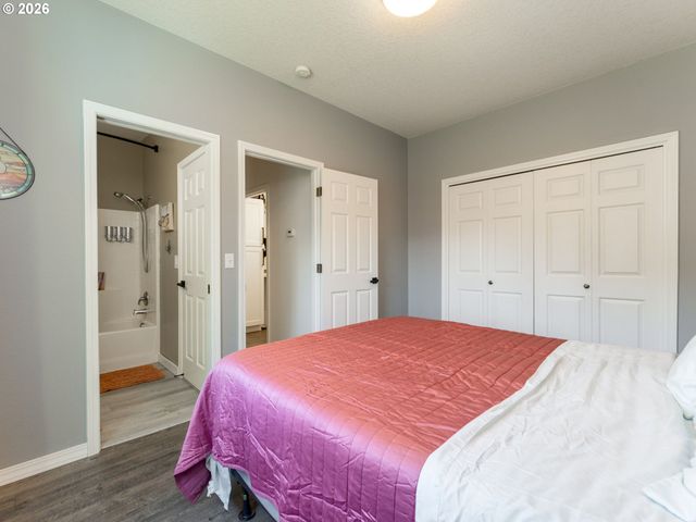 307 Nw 104TH St, Vancouver, WA 98685