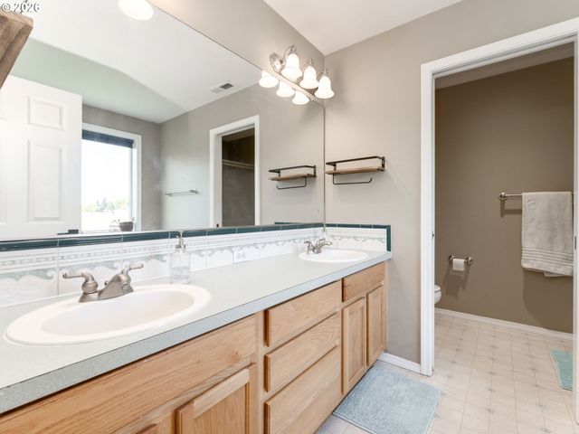 307 Nw 104TH St, Vancouver, WA 98685