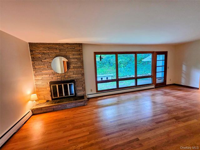 80 Colburn Drive, Poughkeepsie, NY 12603
