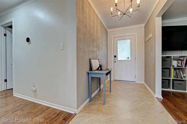 327 Coats Road, Orion Charter Township, MI 48362