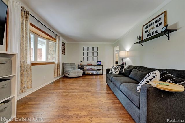 327 Coats Road, Orion Charter Township, MI 48362