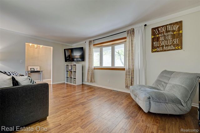 327 Coats Road, Orion Charter Township, MI 48362