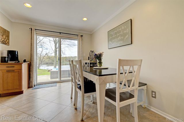 327 Coats Road, Orion Charter Township, MI 48362