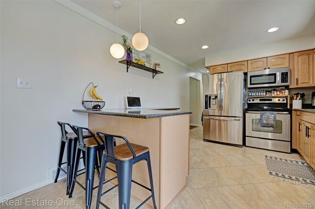 327 Coats Road, Orion Charter Township, MI 48362