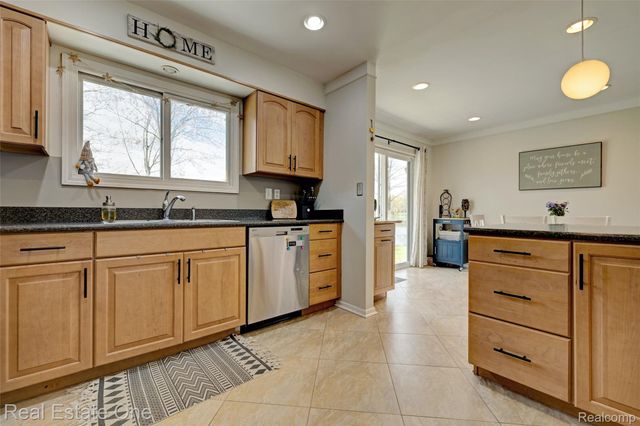327 Coats Road, Orion Charter Township, MI 48362