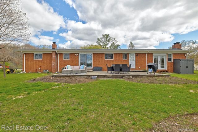 327 Coats Road, Orion Charter Township, MI 48362