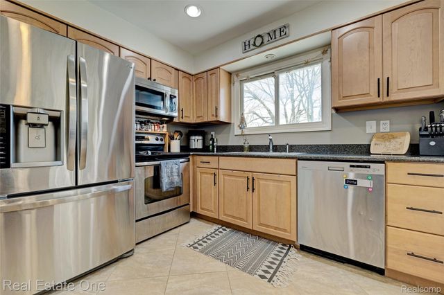 327 Coats Road, Orion Charter Township, MI 48362