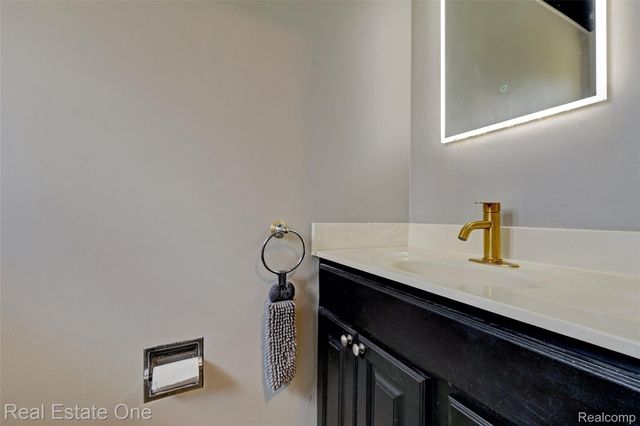327 Coats Road, Orion Charter Township, MI 48362
