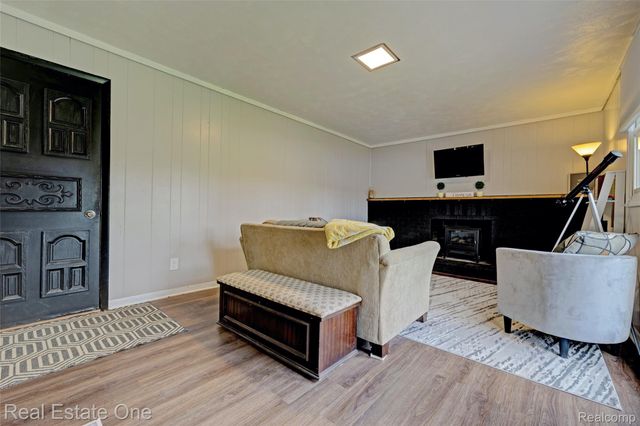 327 Coats Road, Orion Charter Township, MI 48362