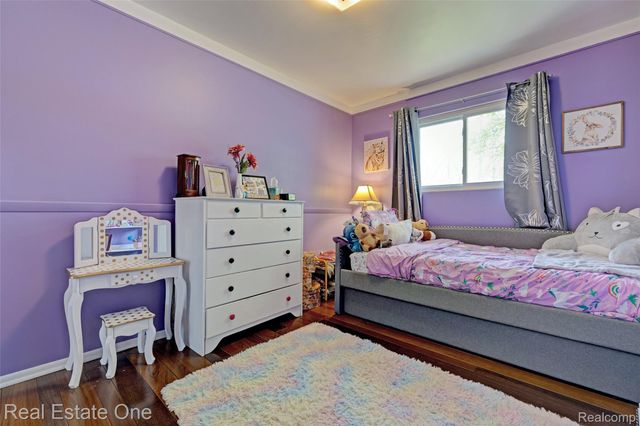 327 Coats Road, Orion Charter Township, MI 48362