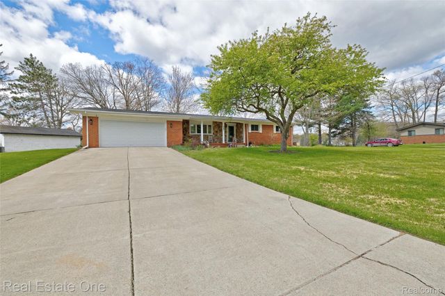 327 Coats Road, Orion Charter Township, MI 48362