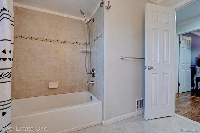 327 Coats Road, Orion Charter Township, MI 48362