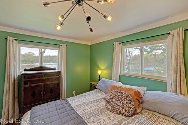 327 Coats Road, Orion Charter Township, MI 48362