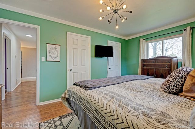 327 Coats Road, Orion Charter Township, MI 48362