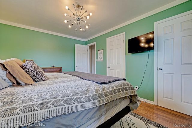327 Coats Road, Orion Charter Township, MI 48362