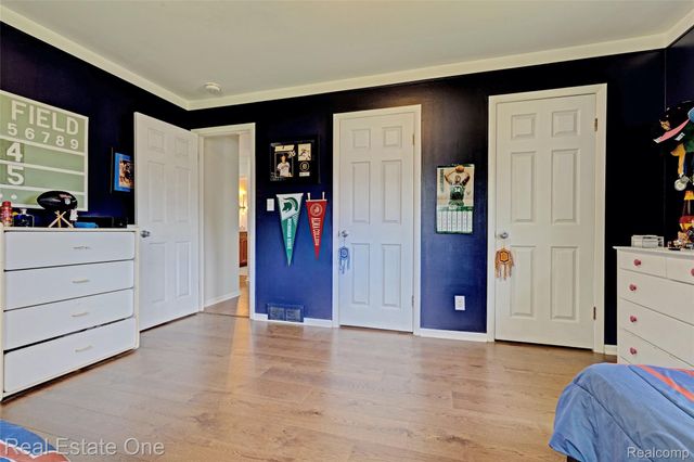 327 Coats Road, Orion Charter Township, MI 48362
