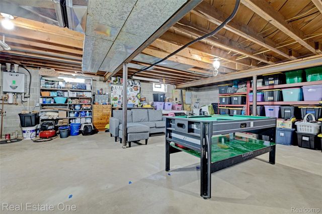 327 Coats Road, Orion Charter Township, MI 48362