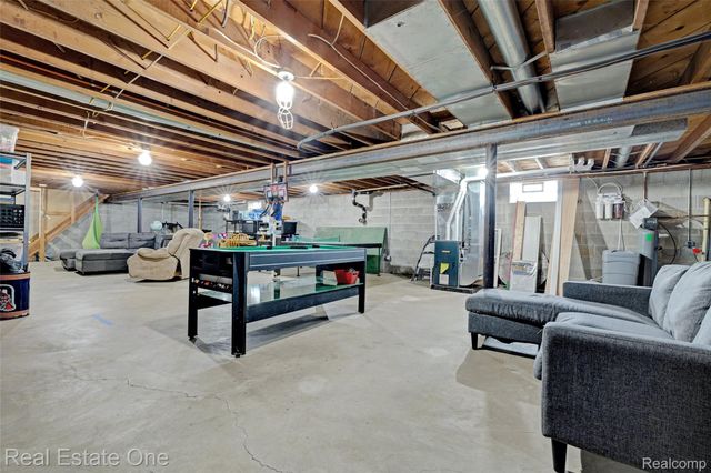 327 Coats Road, Orion Charter Township, MI 48362