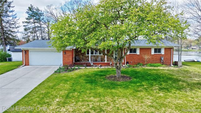 327 Coats Road, Orion Charter Township, MI 48362