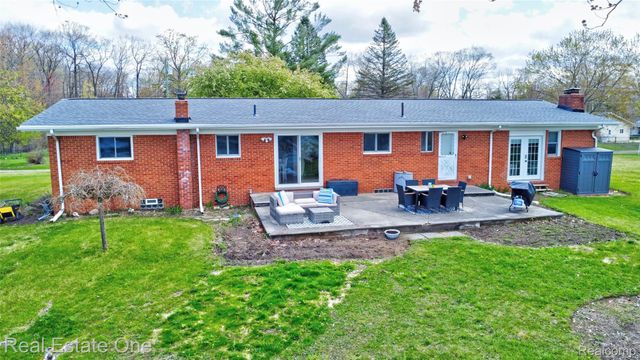 327 Coats Road, Orion Charter Township, MI 48362