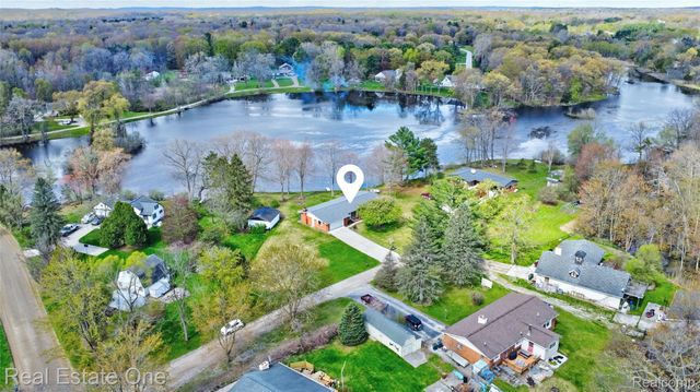 327 Coats Road, Orion Charter Township, MI 48362