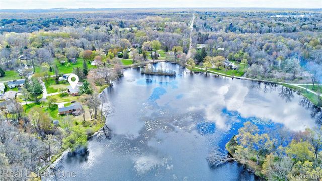 327 Coats Road, Orion Charter Township, MI 48362