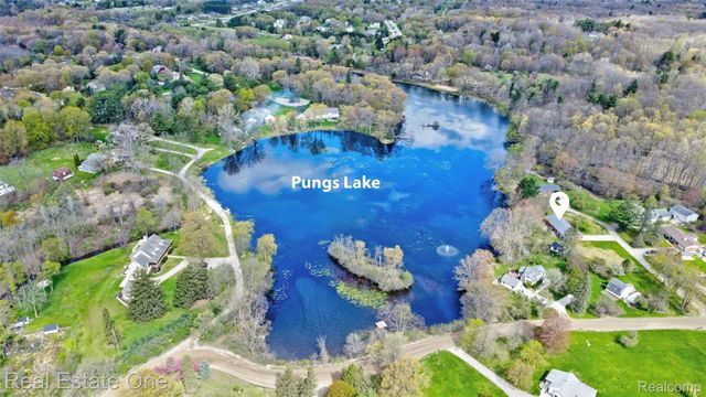 327 Coats Road, Orion Charter Township, MI 48362