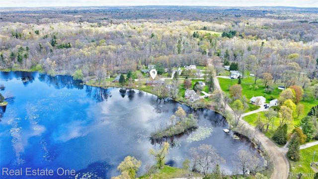 327 Coats Road, Orion Charter Township, MI 48362
