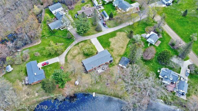 327 Coats Road, Orion Charter Township, MI 48362