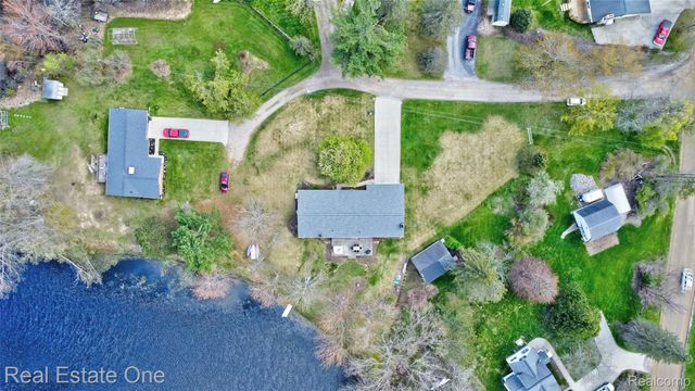 327 Coats Road, Orion Charter Township, MI 48362